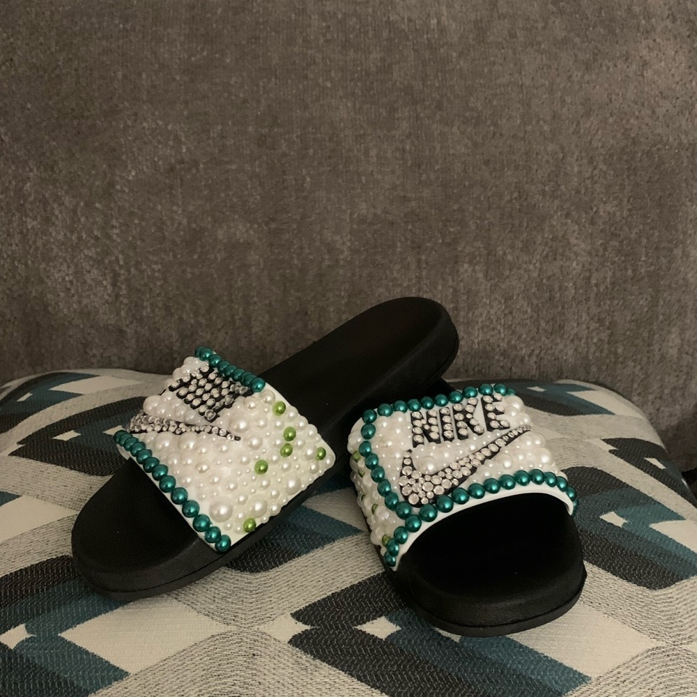 Women's slides